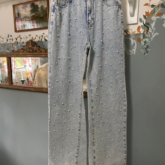 Pearl studded light washed high waisted jeans - Picture 1 of 4